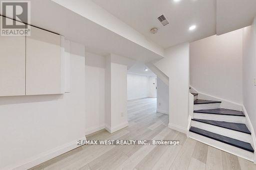 56 Long Point Drive, Richmond Hill, ON - Indoor Photo Showing Other Room