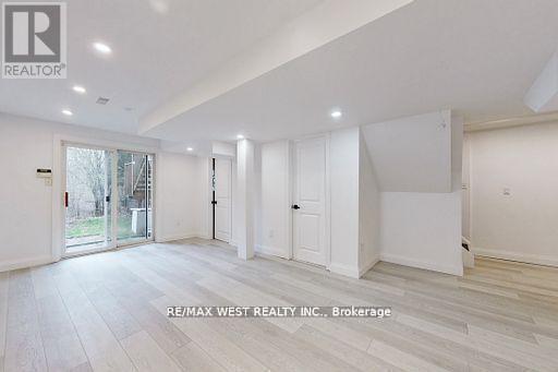 56 Long Point Drive, Richmond Hill, ON - Indoor