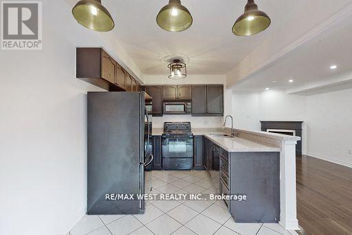 56 Long Point Drive, Richmond Hill, ON - Indoor Photo Showing Kitchen
