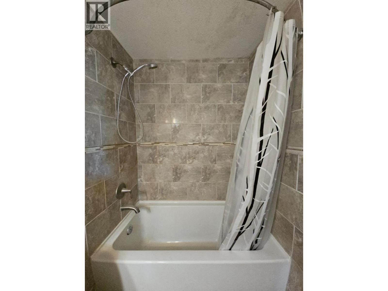 116 Birch Avenue, Tumbler Ridge, BC - Indoor Photo Showing Bathroom