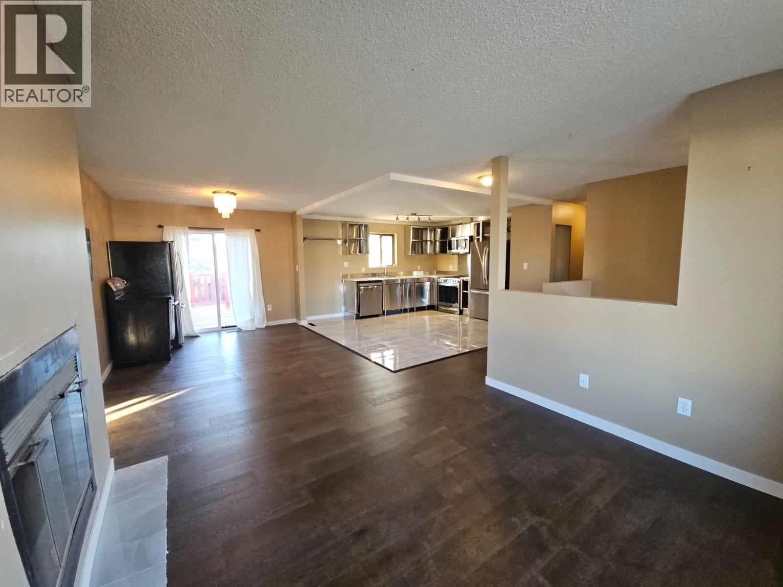 116 Birch Avenue, Tumbler Ridge, BC - Indoor Photo Showing Living Room With Fireplace