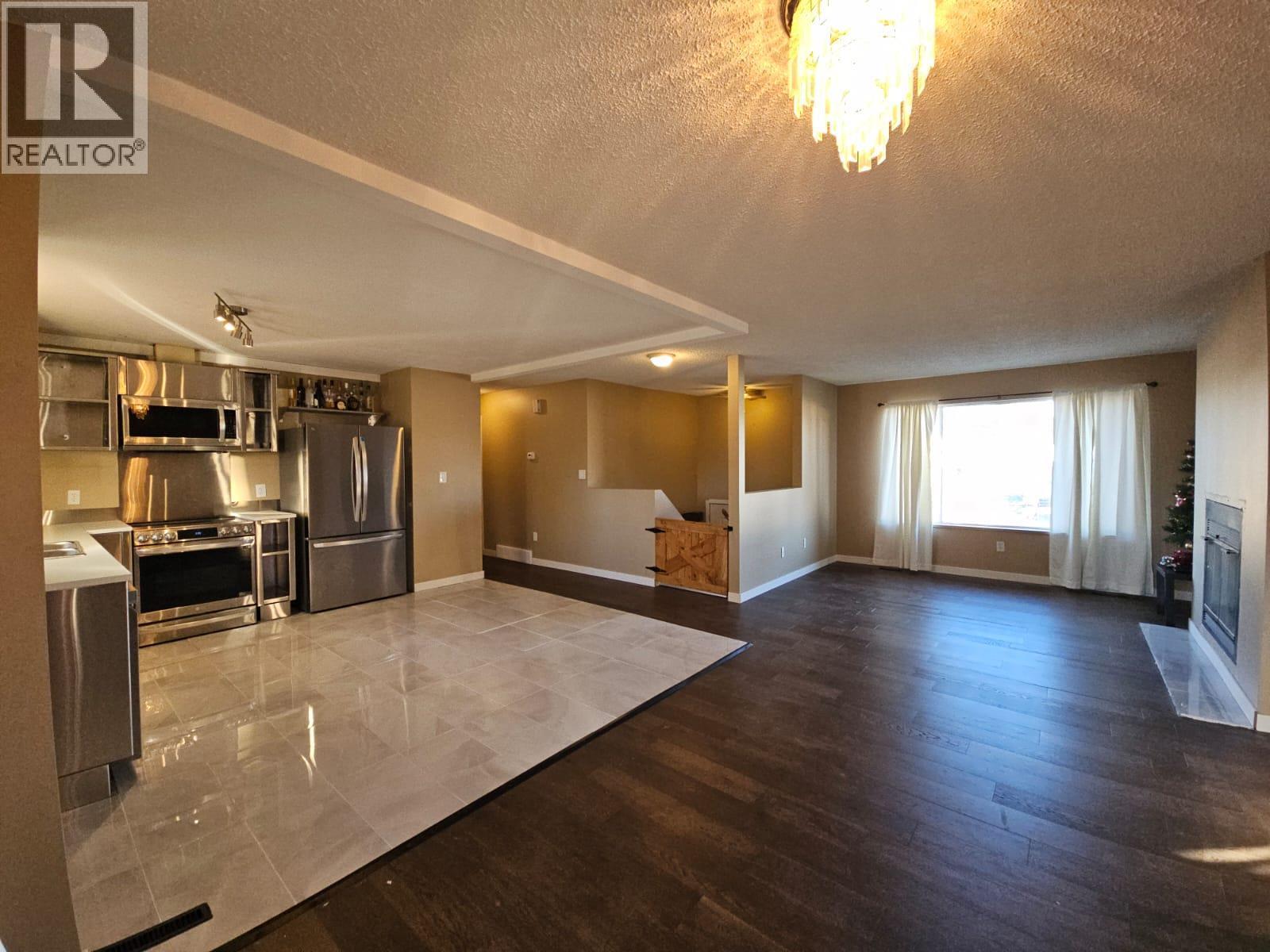 116 Birch Avenue, Tumbler Ridge, BC - Indoor With Fireplace