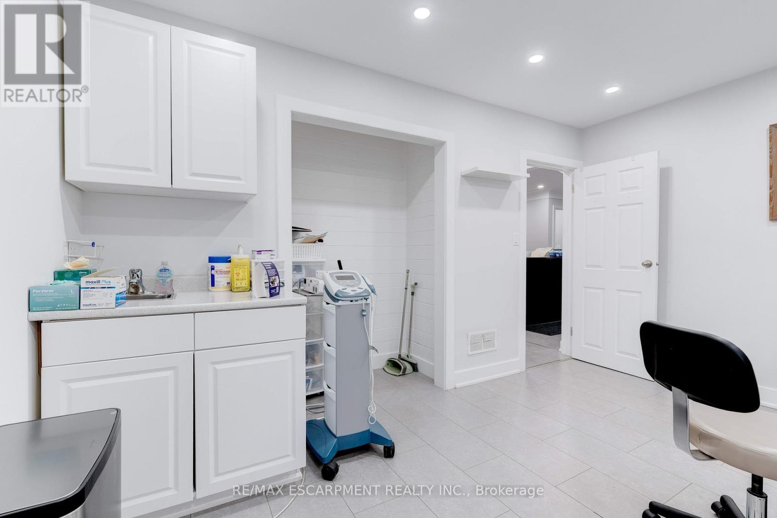 2409 Walker'S Line, Burlington, ON