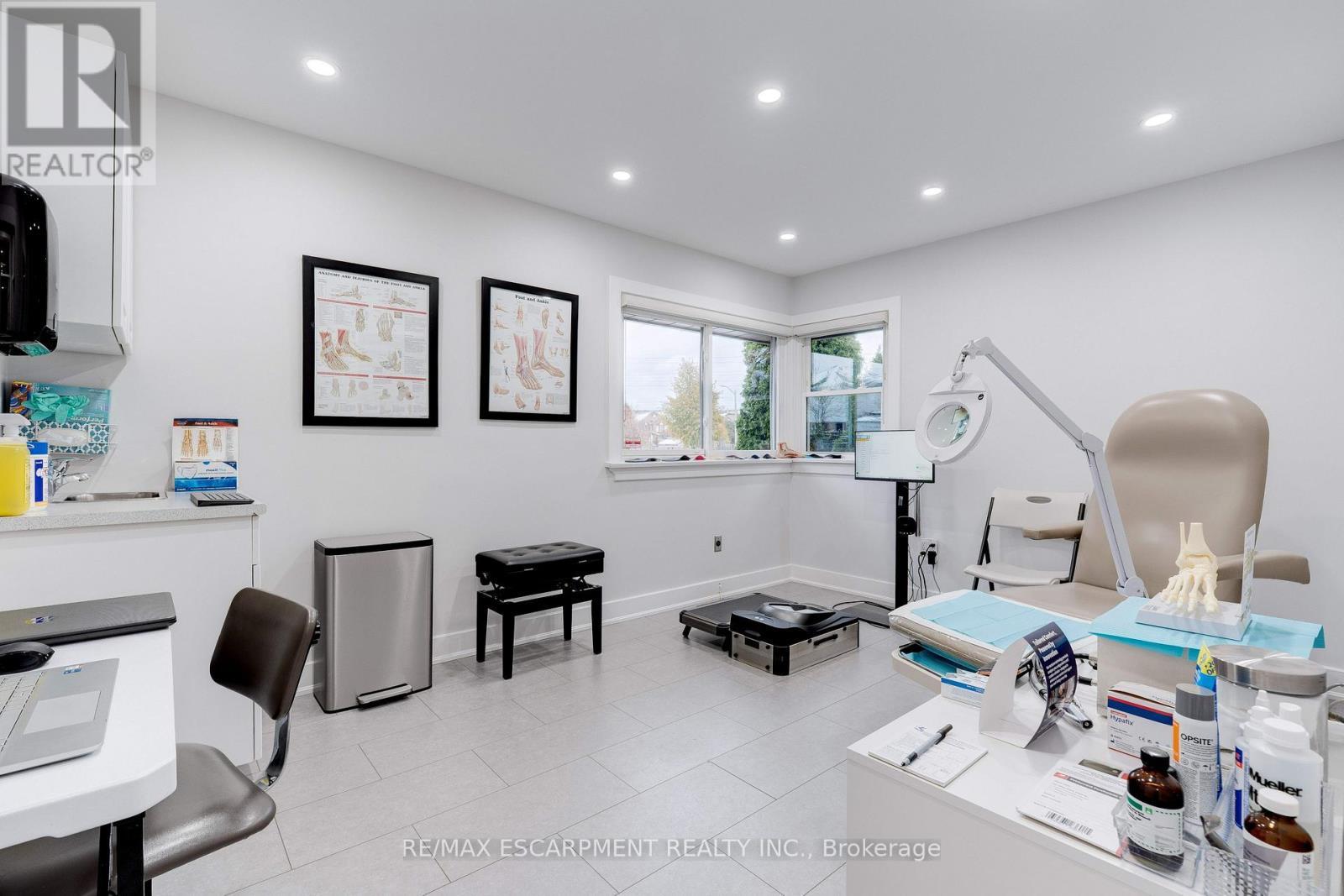 2409 Walker'S Line, Burlington, ON