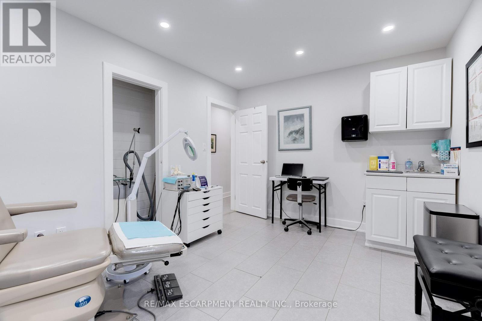 2409 Walker'S Line, Burlington, ON