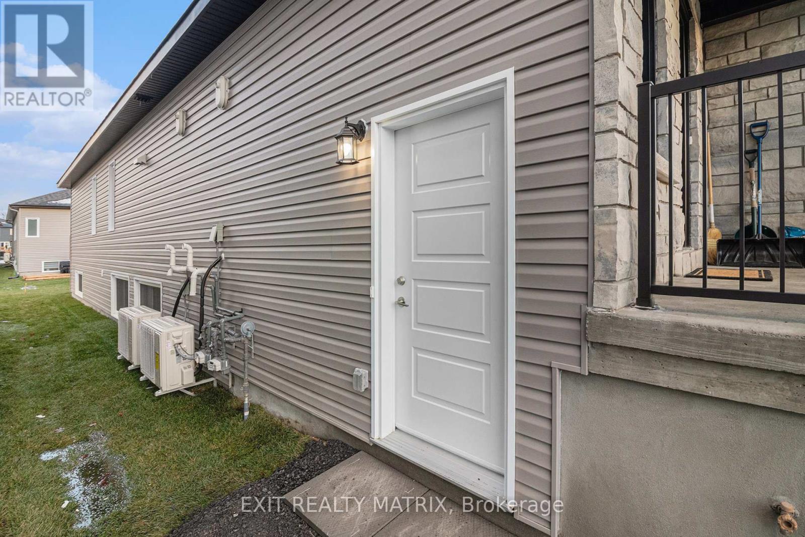 1208 Montblanc Crescent, Russell, ON - Outdoor With Exterior