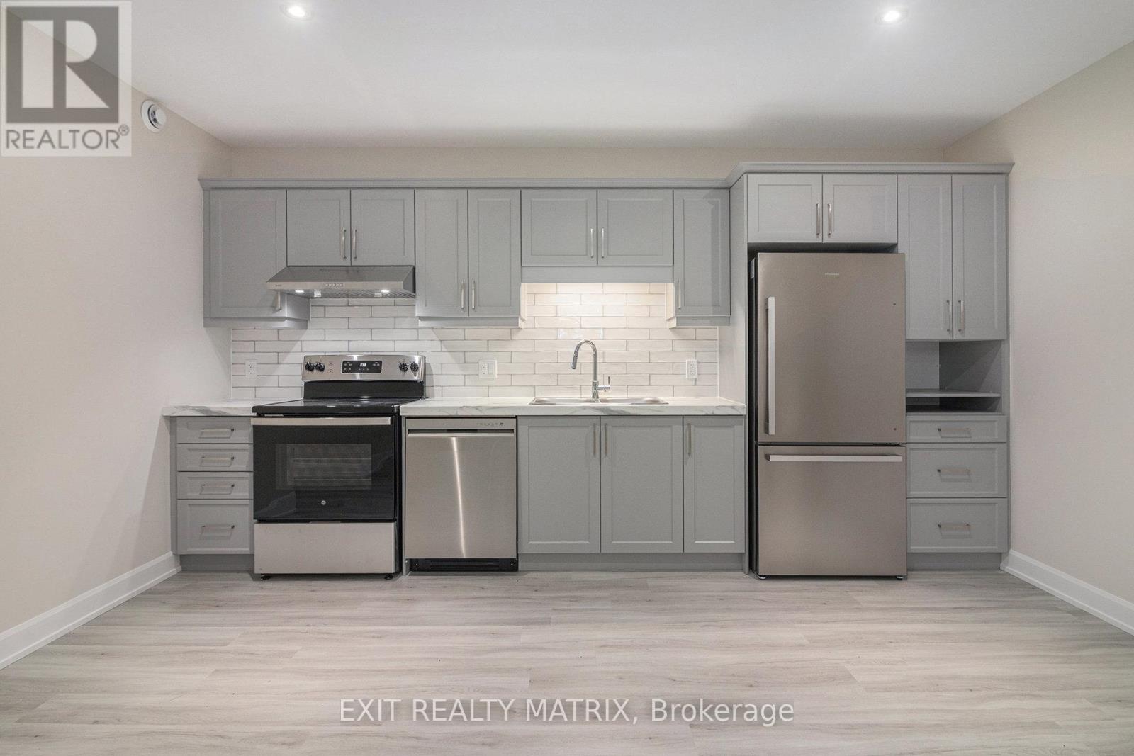1208 Montblanc Crescent, Russell, ON - Indoor Photo Showing Kitchen