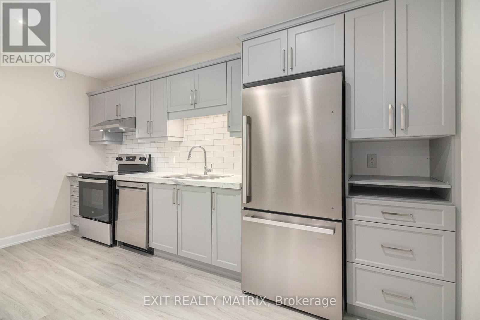1208 Montblanc Crescent, Russell, ON - Indoor Photo Showing Kitchen