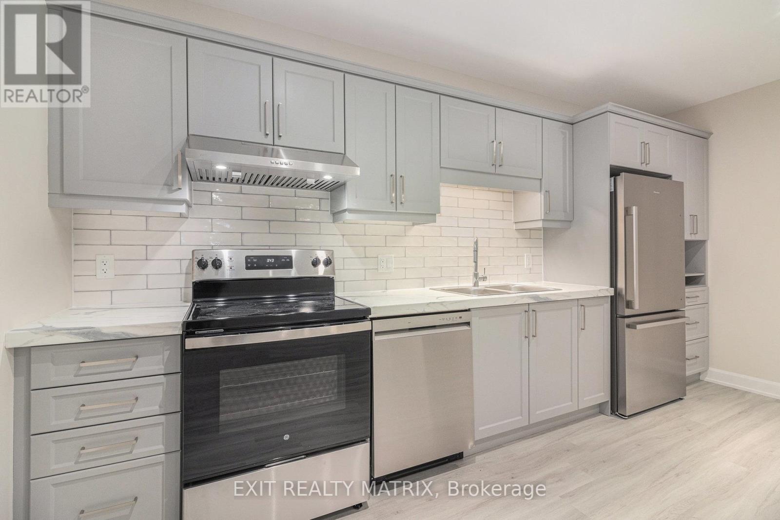 1208 Montblanc Crescent, Russell, ON - Indoor Photo Showing Kitchen