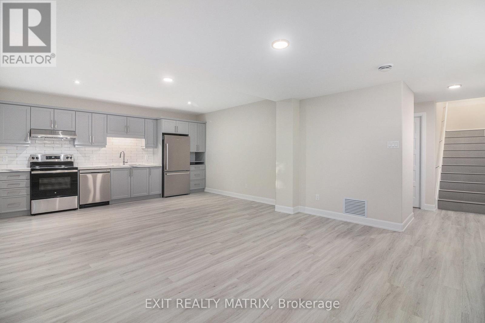 1208 Montblanc Crescent, Russell, ON - Indoor Photo Showing Kitchen