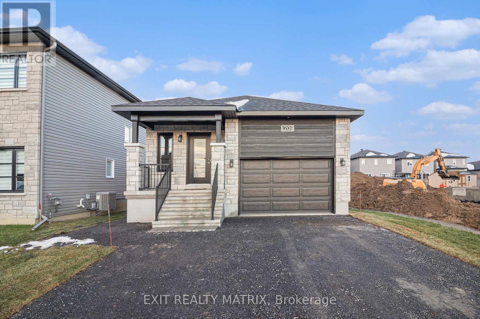 1208 Montblanc Crescent, Russell, ON - Outdoor