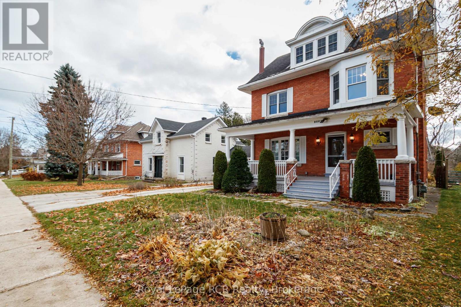 Amazing Curb Appeal - 143 Trowbridge Street W, Meaford, ON - Outdoor With Facade