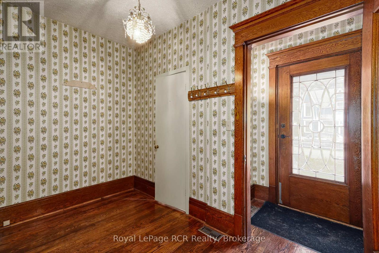 Spacious foyer - 143 Trowbridge Street W, Meaford, ON - Indoor Photo Showing Other Room