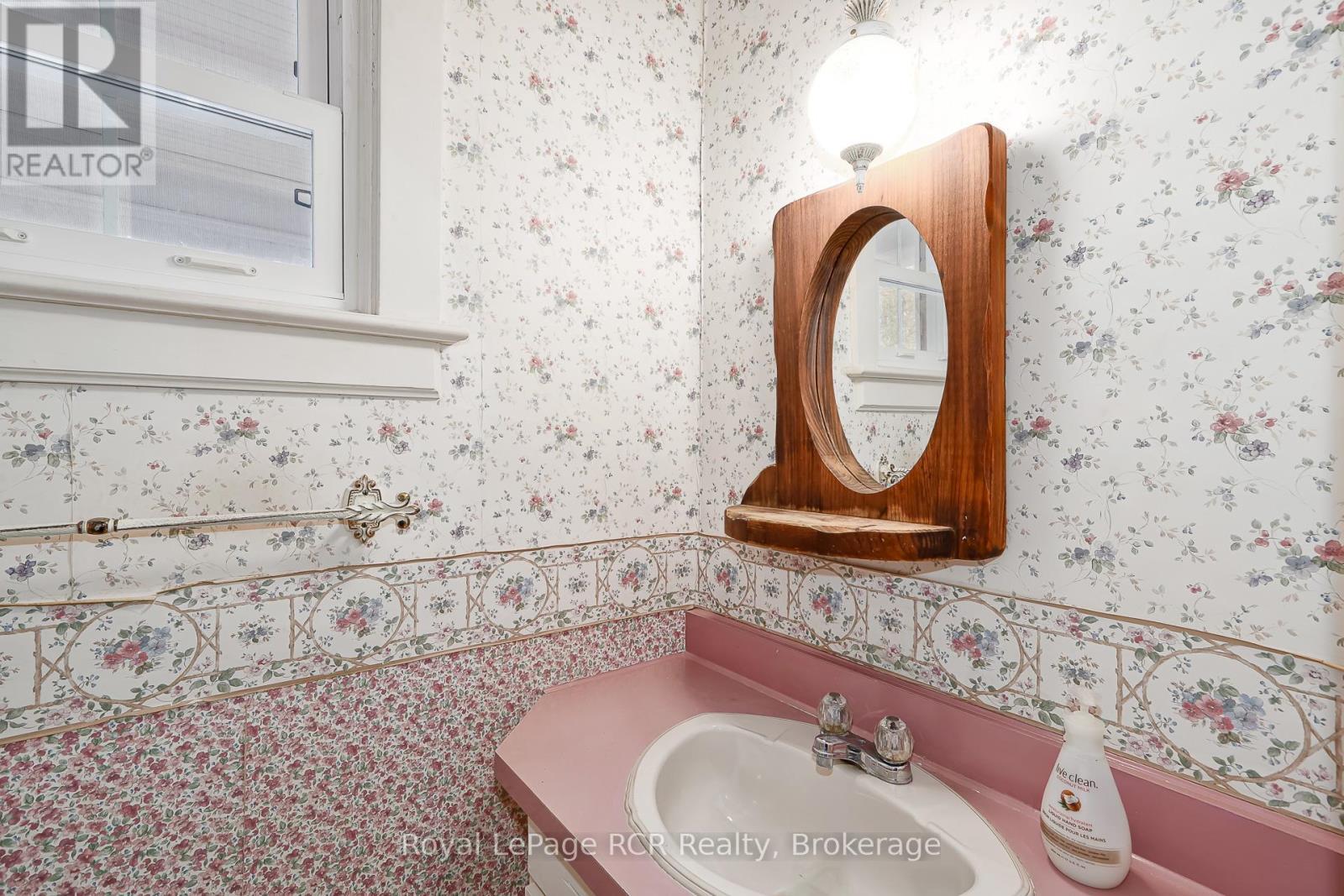 Two piece bath on Main level - 143 Trowbridge Street W, Meaford, ON - Indoor Photo Showing Bathroom