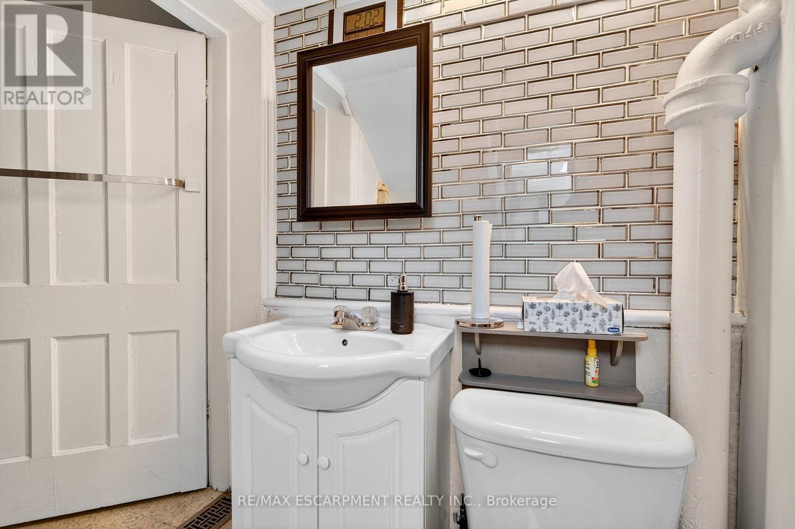 79 Murray Street E, Hamilton, ON - Indoor Photo Showing Bathroom