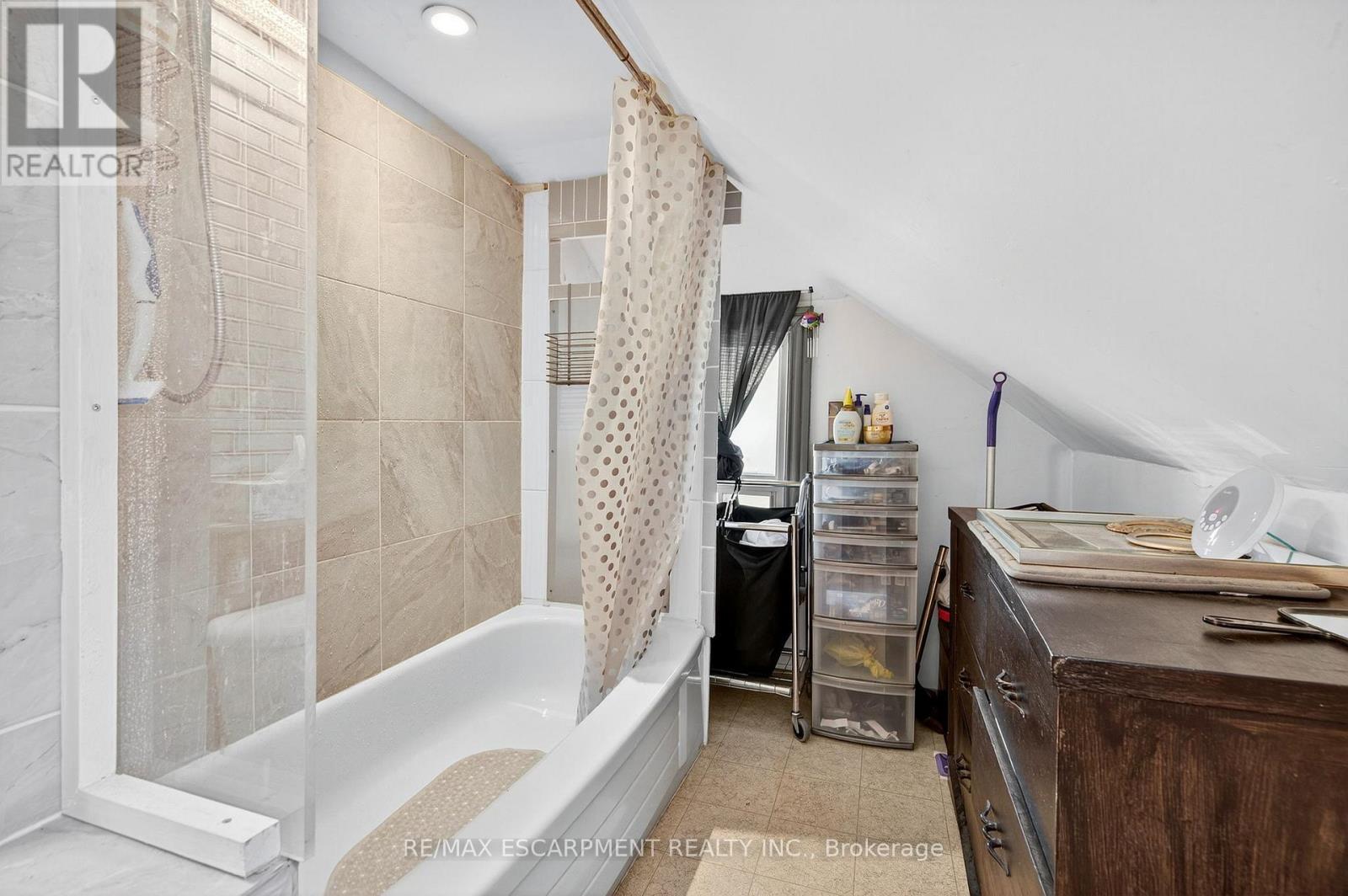 79 Murray Street E, Hamilton, ON - Indoor Photo Showing Bathroom