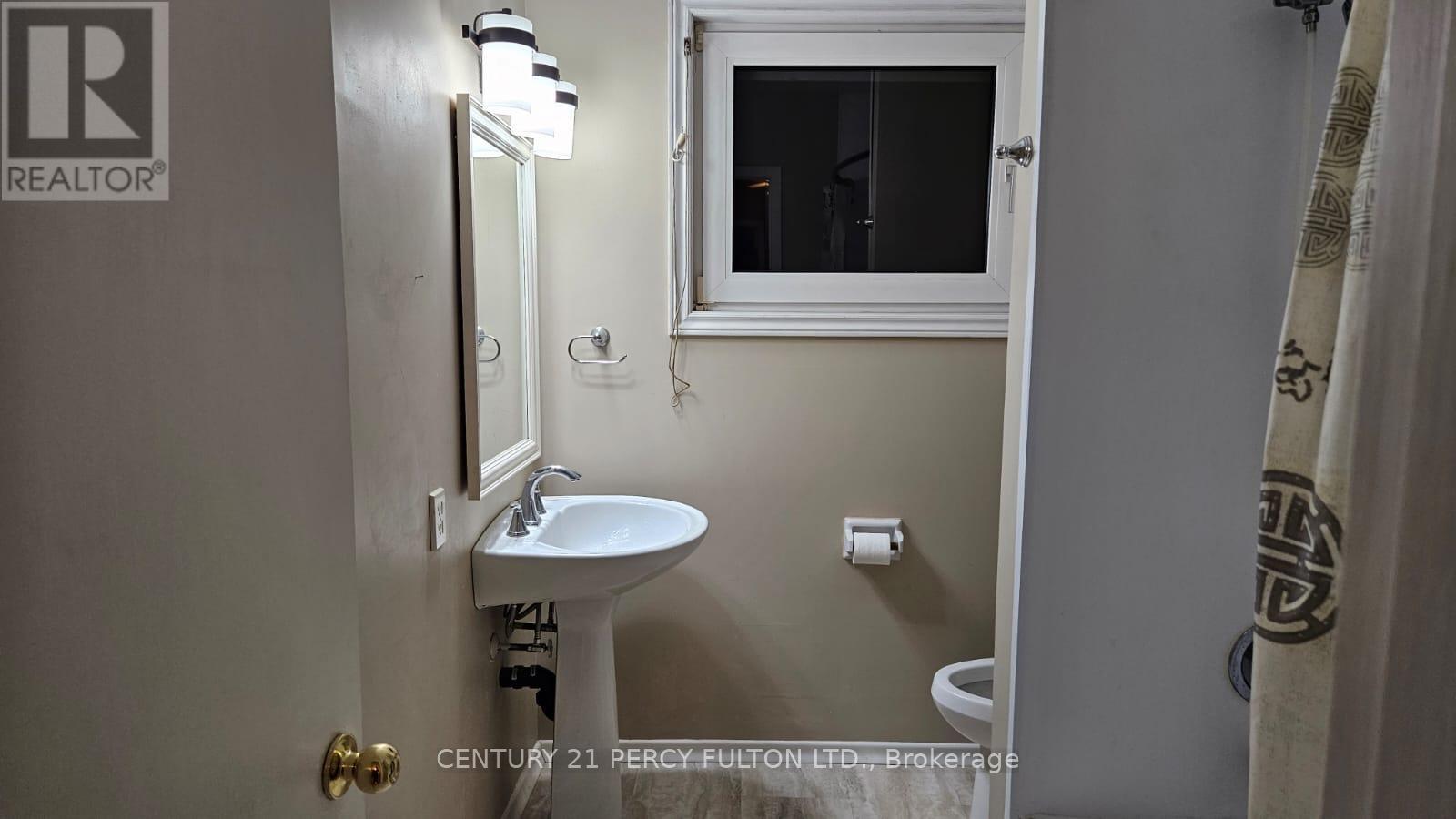 648 Minto Street W, Oshawa, ON - Indoor Photo Showing Bathroom