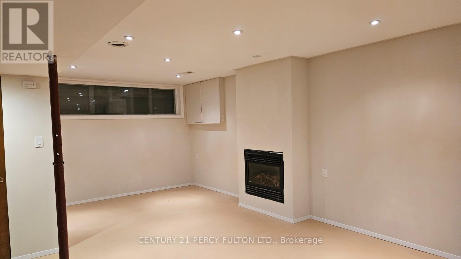 648 Minto Street W, Oshawa, ON - Indoor Photo Showing Other Room With Fireplace