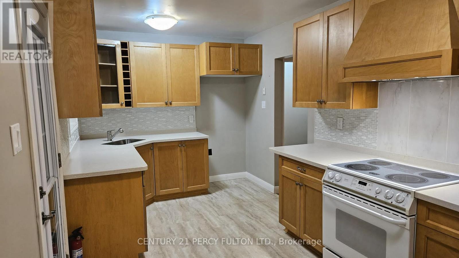 648 Minto Street W, Oshawa, ON - Indoor Photo Showing Kitchen