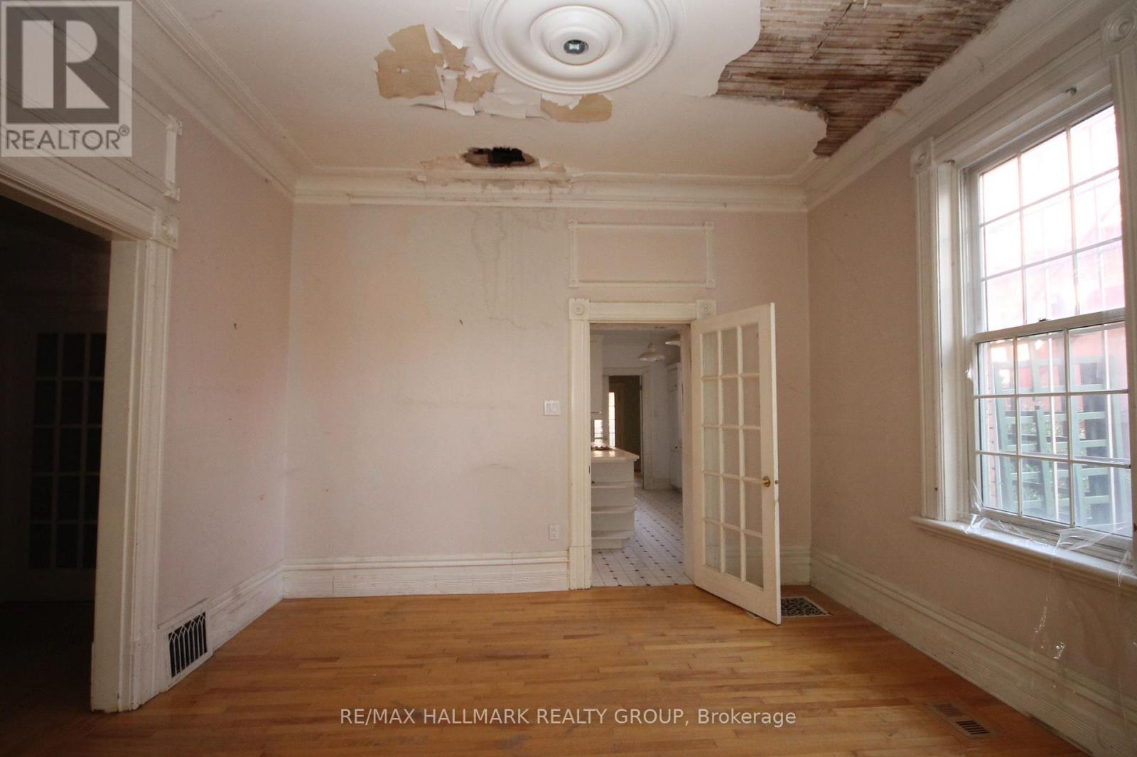 301 Waverley Street, Ottawa, ON - Indoor Photo Showing Other Room