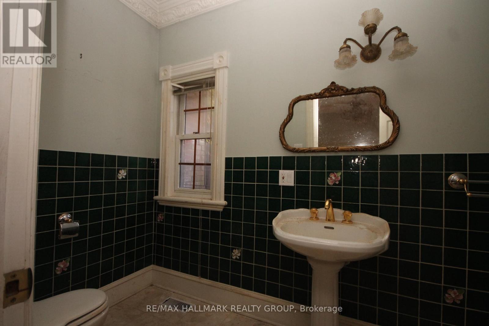 301 Waverley Street, Ottawa, ON - Indoor Photo Showing Bathroom