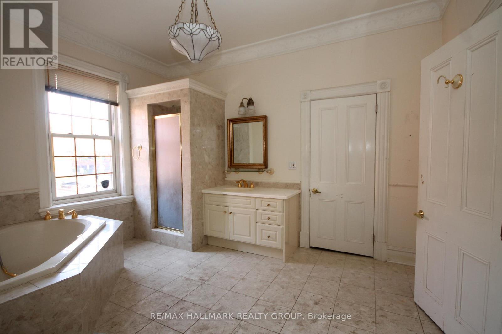 301 Waverley Street, Ottawa, ON - Indoor Photo Showing Bathroom