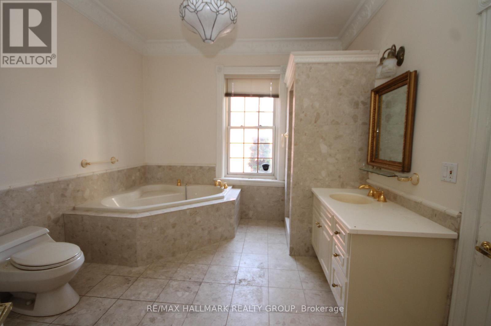 301 Waverley Street, Ottawa, ON - Indoor Photo Showing Bathroom