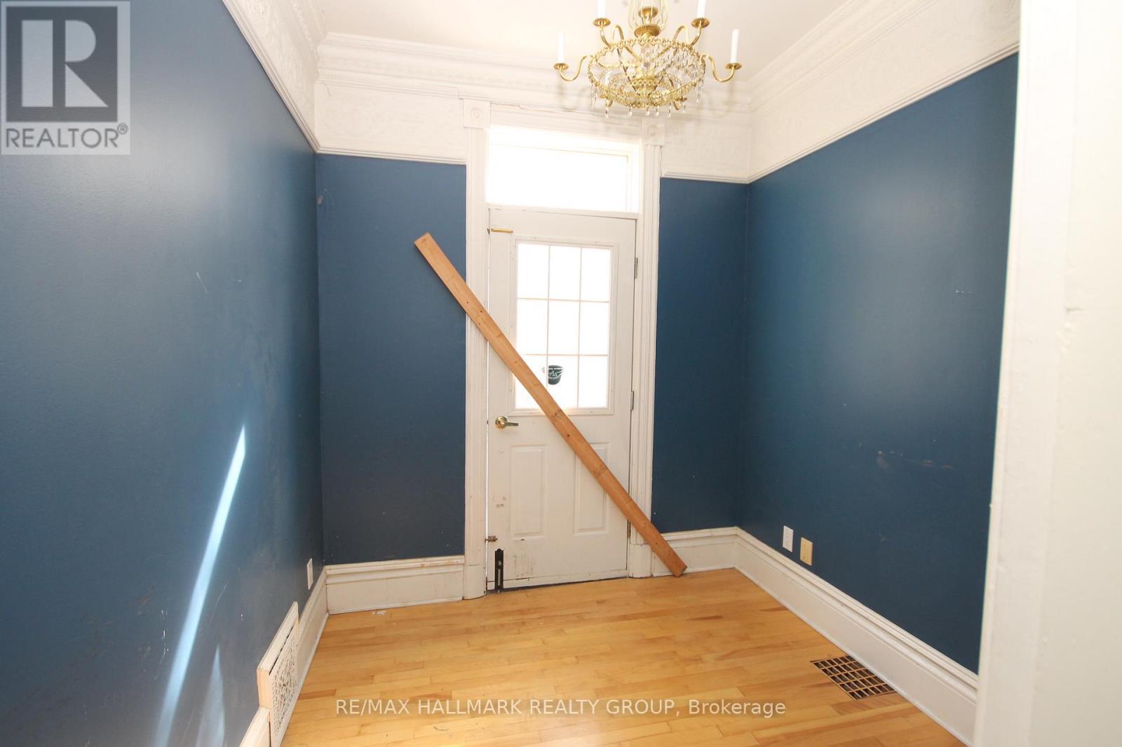 301 Waverley Street, Ottawa, ON - Indoor Photo Showing Other Room