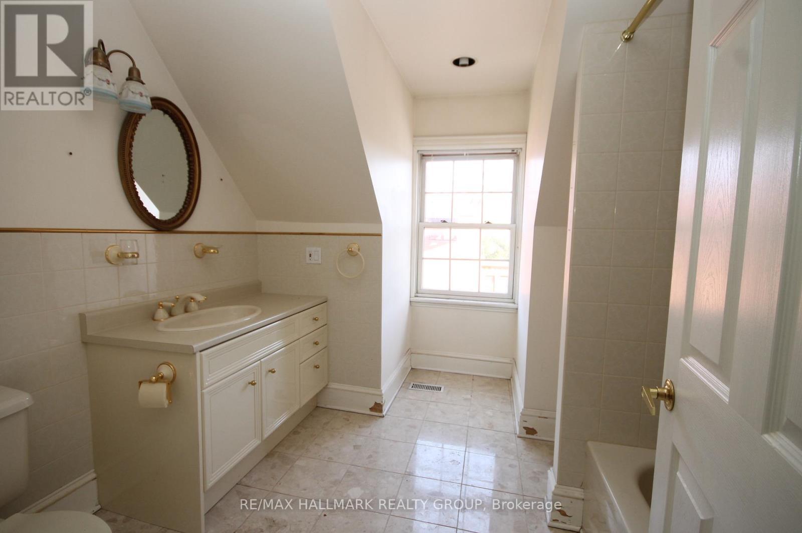 301 Waverley Street, Ottawa, ON - Indoor Photo Showing Bathroom