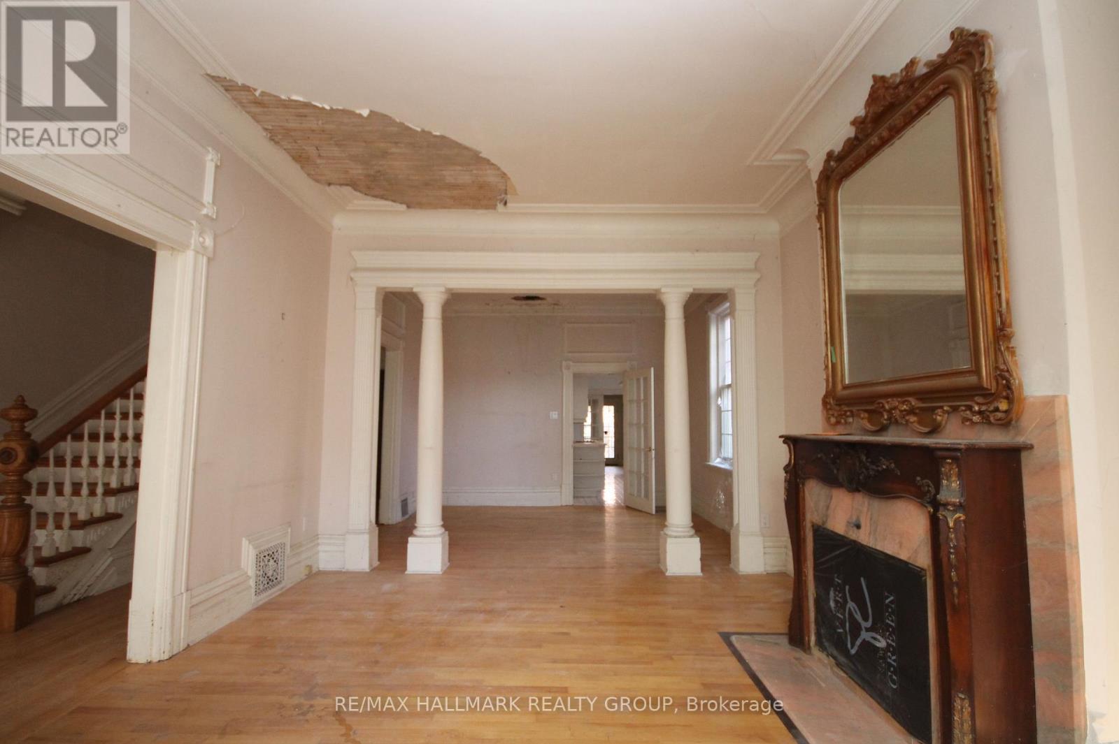 301 Waverley Street, Ottawa, ON - Indoor With Fireplace