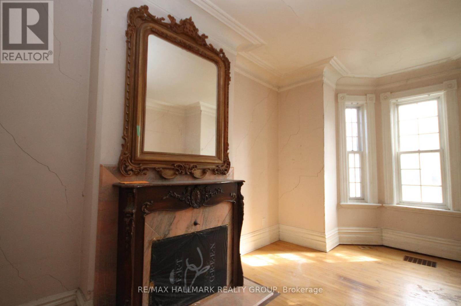 301 Waverley Street, Ottawa, ON - Indoor With Fireplace