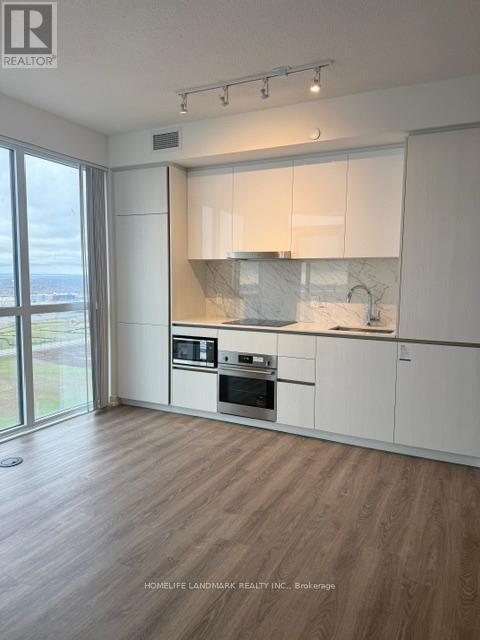 2212 - 8 Interchange Way, Vaughan, ON - Indoor Photo Showing Kitchen