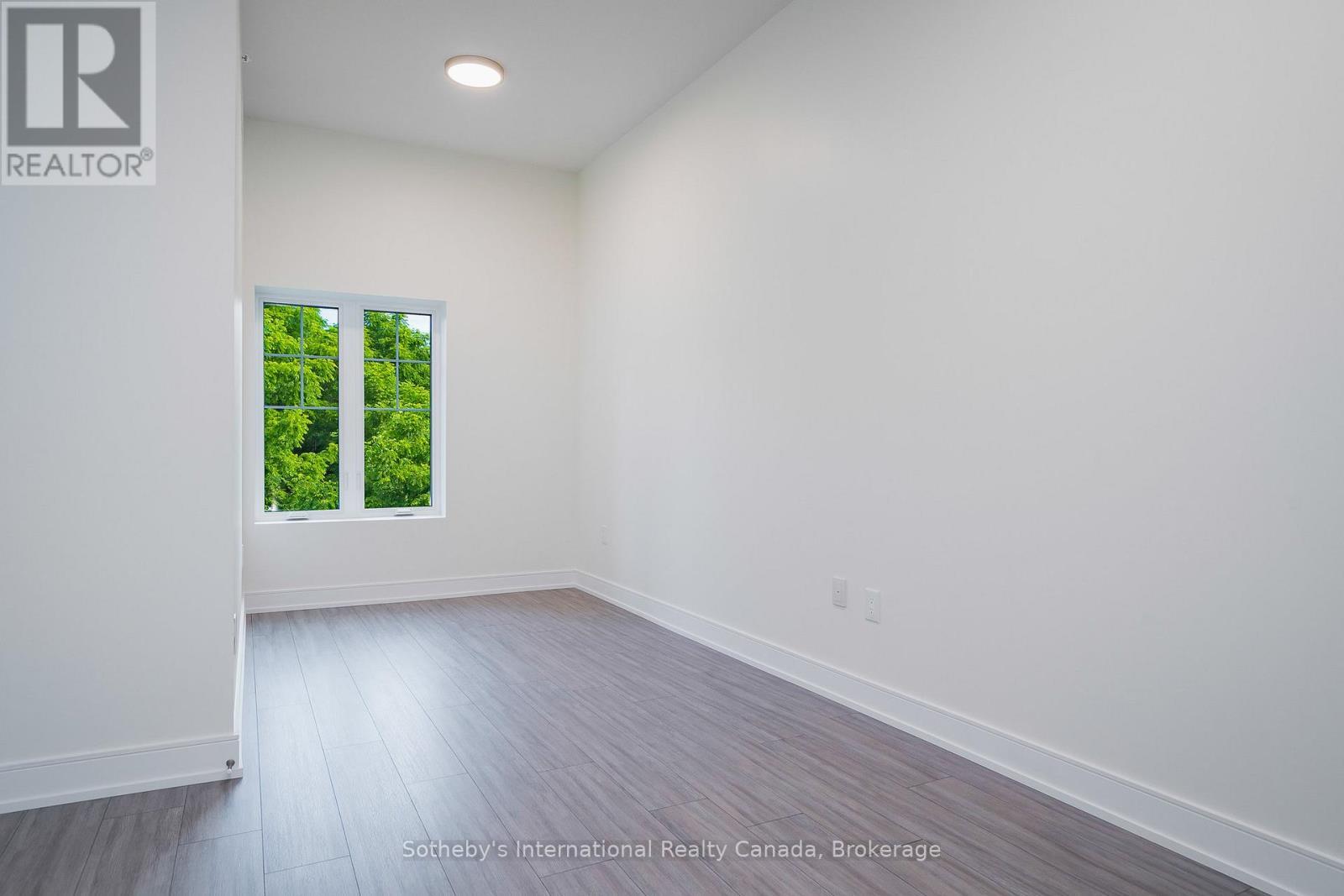 322 - 121 Mary Street, Clearview (Creemore), ON - Indoor Photo Showing Other Room