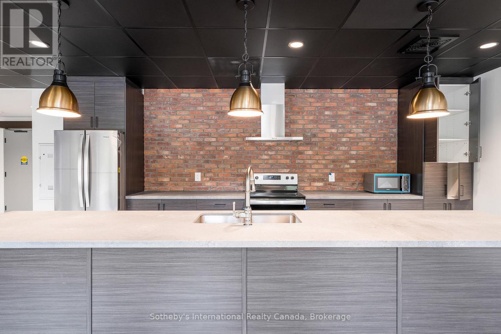 322 - 121 Mary Street, Clearview (Creemore), ON - Indoor Photo Showing Kitchen