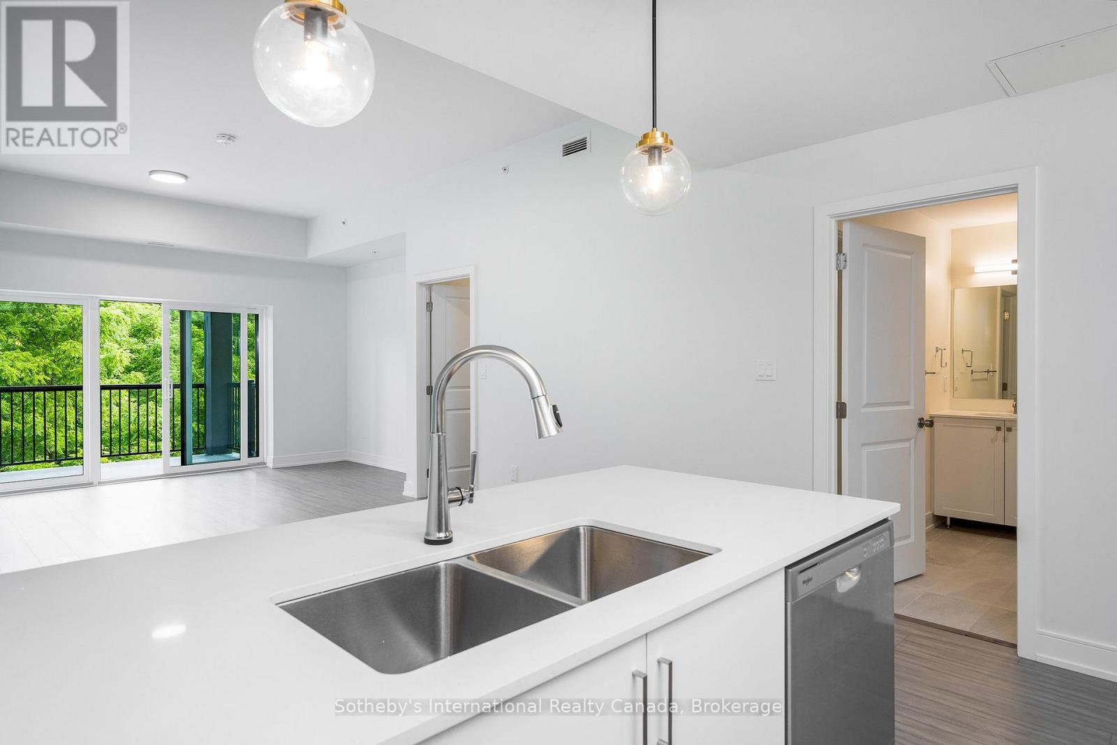 322 - 121 Mary Street, Clearview (Creemore), ON - Indoor Photo Showing Kitchen With Double Sink