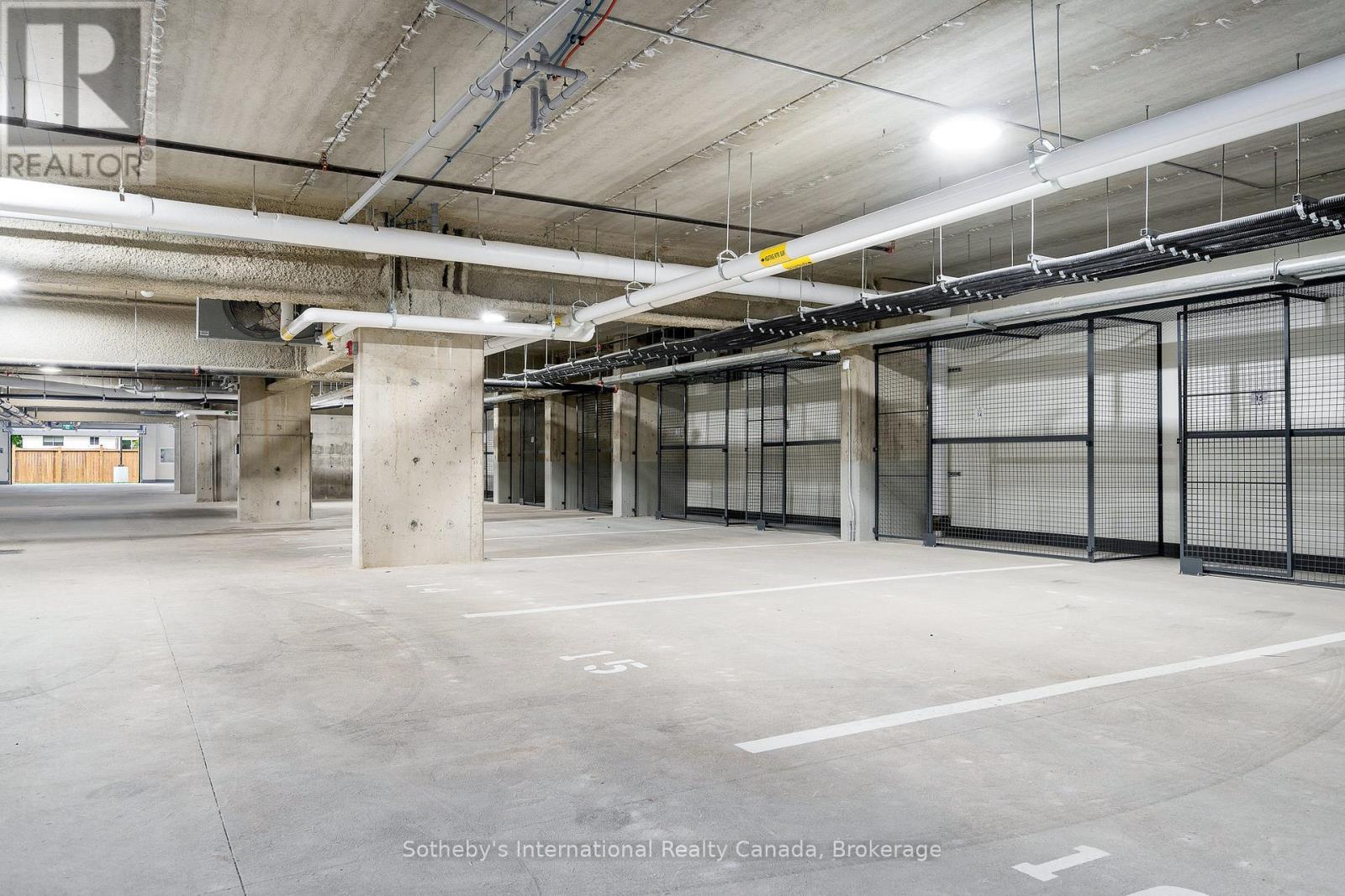 322 - 121 Mary Street, Clearview (Creemore), ON - Indoor Photo Showing Garage