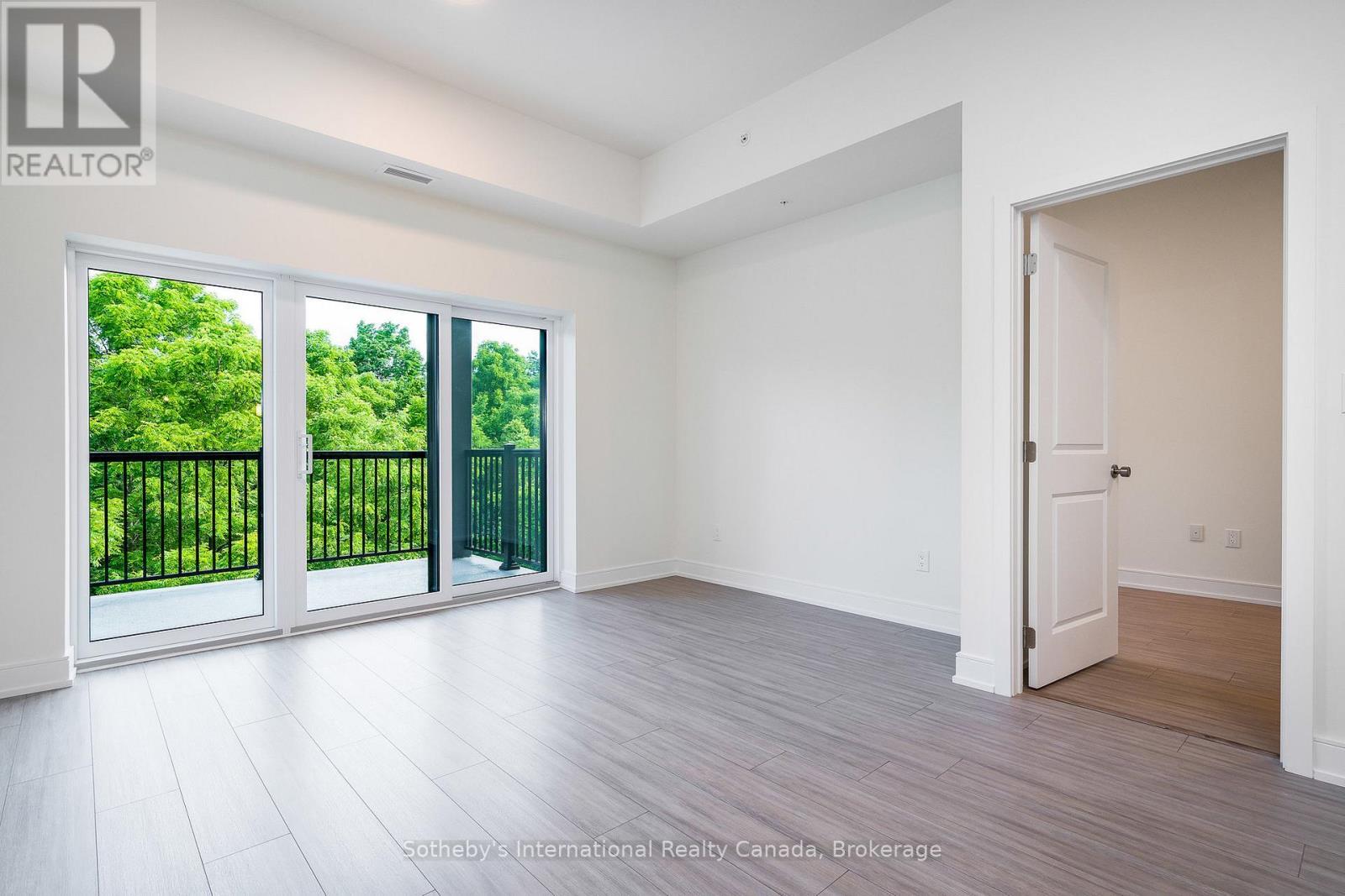 322 - 121 Mary Street, Clearview (Creemore), ON - Indoor Photo Showing Other Room