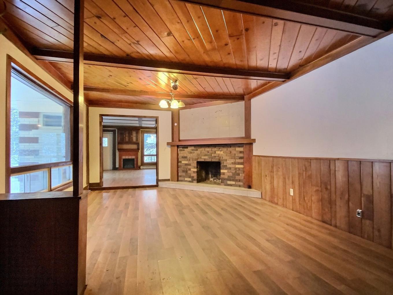 Living room - 2942 Rue De La Rivière-Nelson, Québec (La Haute-Saint-Charles), QC - Indoor With Fireplace