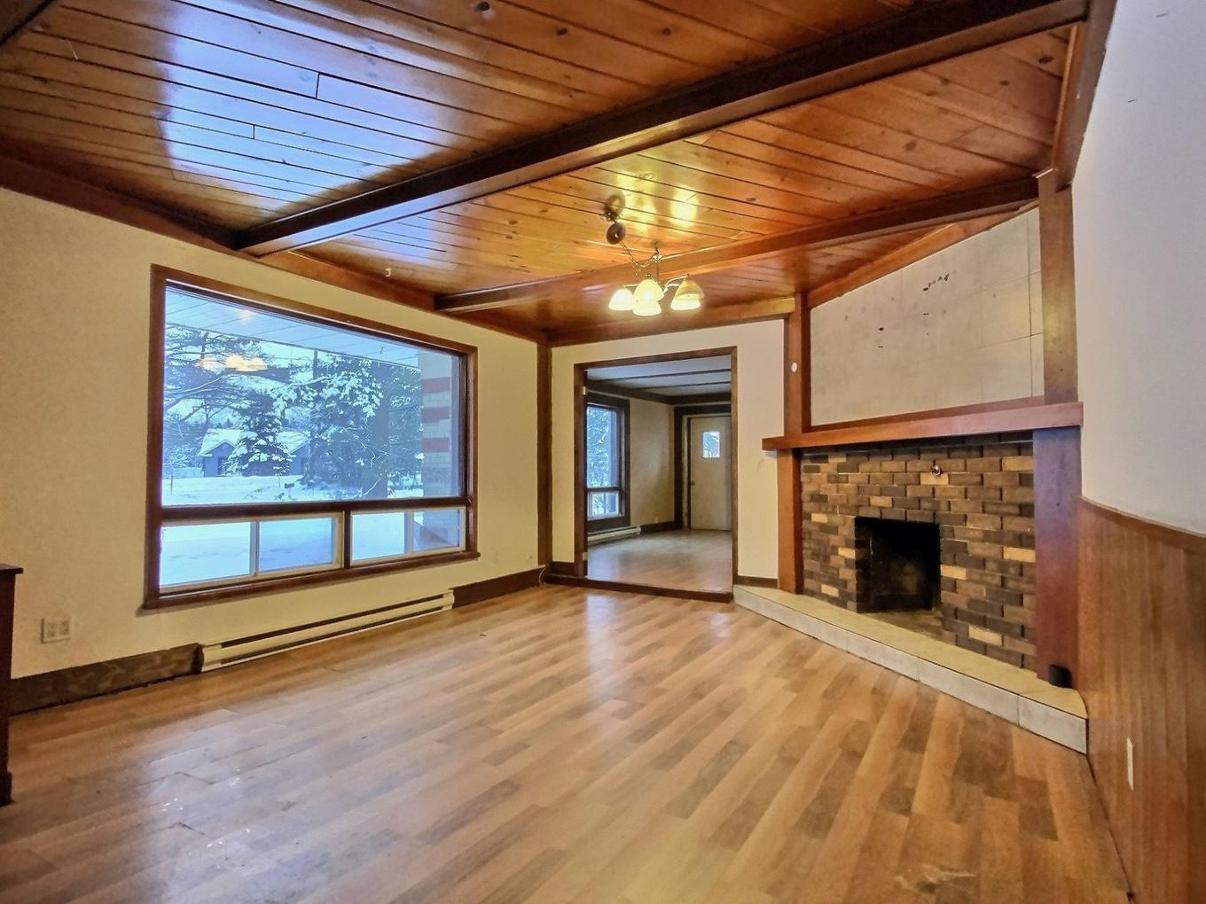 Living room - 2942 Rue De La Rivière-Nelson, Québec (La Haute-Saint-Charles), QC - Indoor With Fireplace