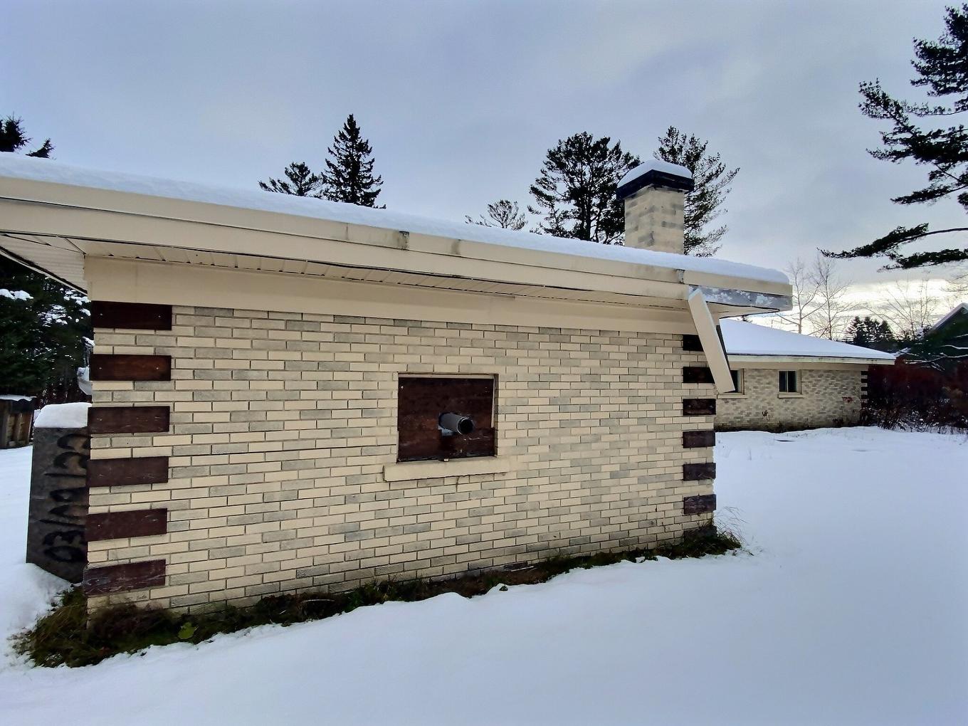 Garage - 2942 Rue De La Rivière-Nelson, Québec (La Haute-Saint-Charles), QC - Outdoor