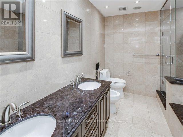 Ph1605 - 71 Charles Street E, Toronto, ON - Indoor Photo Showing Bathroom