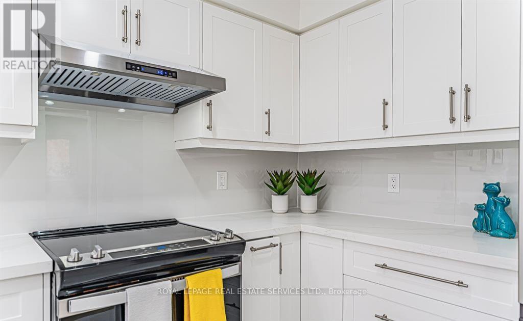 4797 Rosebush Road, Mississauga, ON - Indoor Photo Showing Kitchen