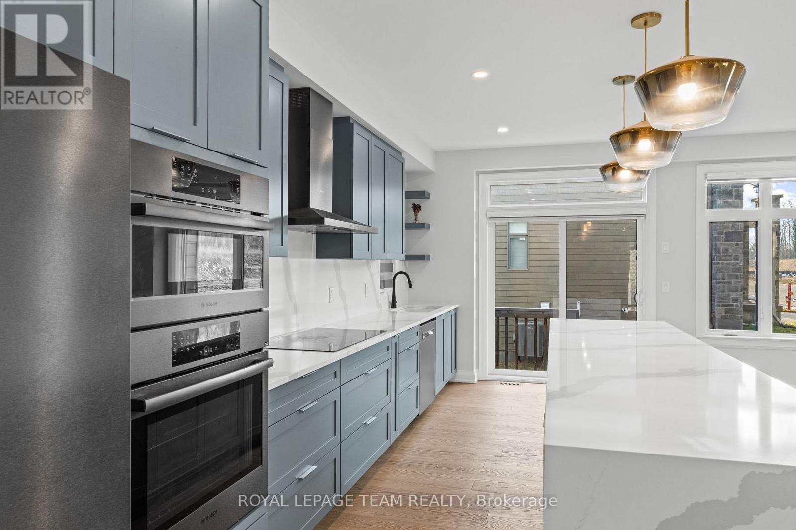 Kitchen - 200 Ketchikan Crescent, Ottawa, ON - Indoor Photo Showing Kitchen With Upgraded Kitchen