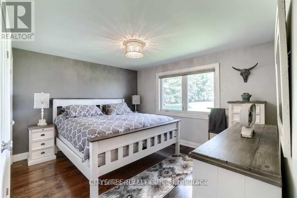 5890 15Th Side Road, King, ON - Indoor Photo Showing Bedroom