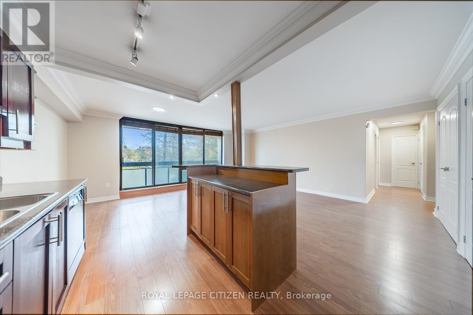 202 - 260 Seneca Hill Drive, Toronto, ON - Indoor Photo Showing Kitchen