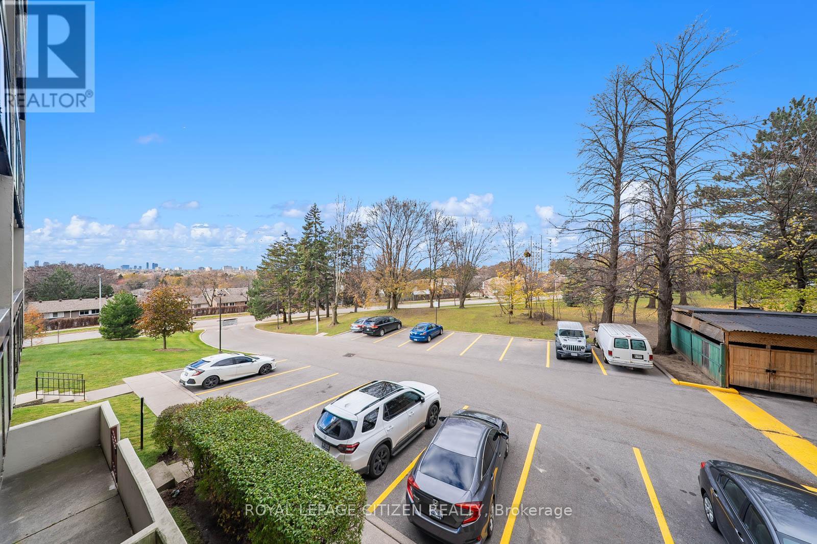 202 - 260 Seneca Hill Drive, Toronto, ON - Outdoor
