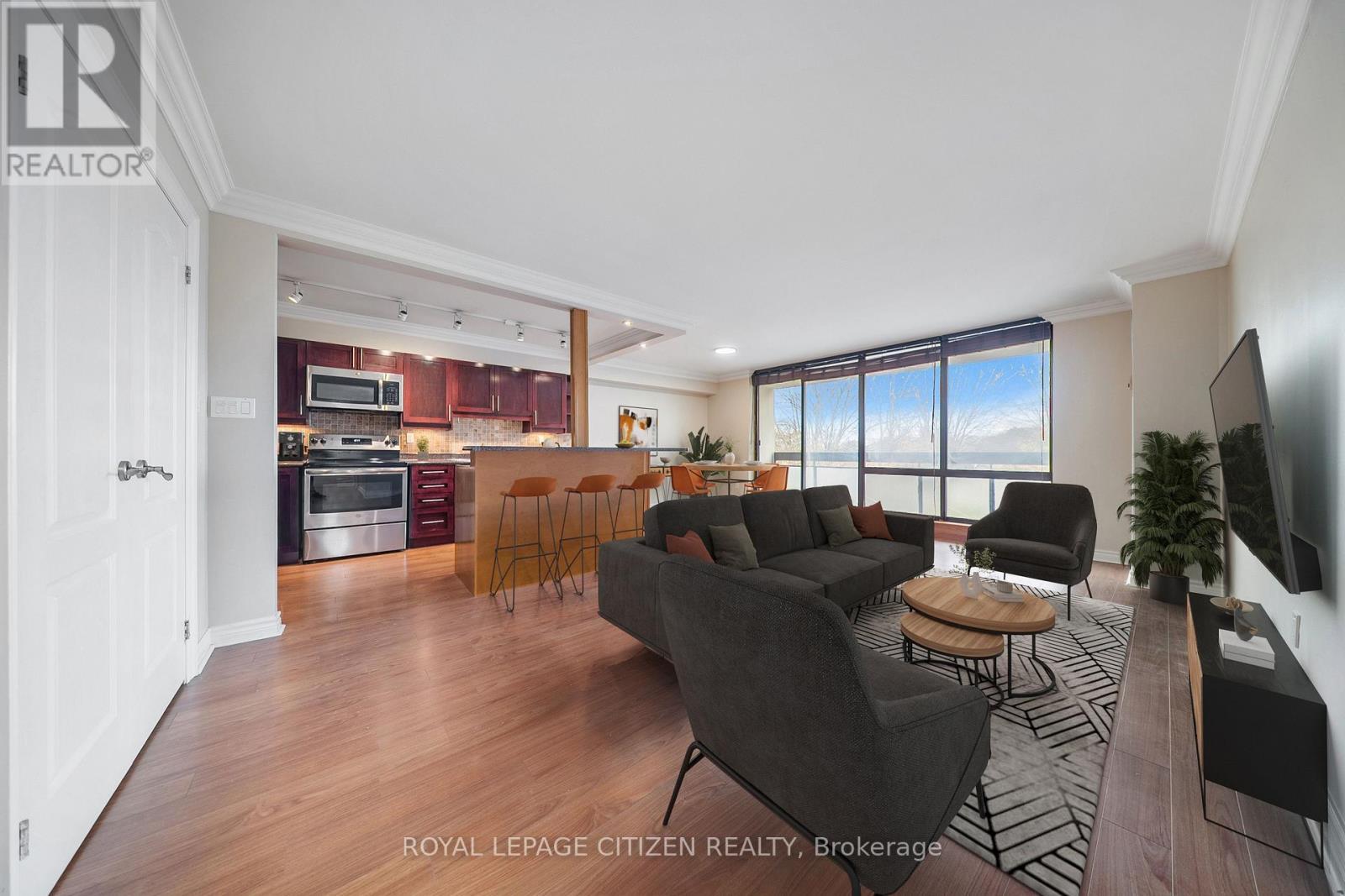 202 - 260 Seneca Hill Drive, Toronto, ON - Indoor Photo Showing Living Room