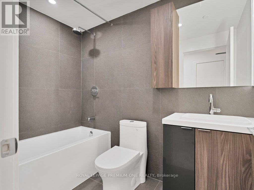 710 - 15 Mercer Street, Toronto, ON - Indoor Photo Showing Bathroom