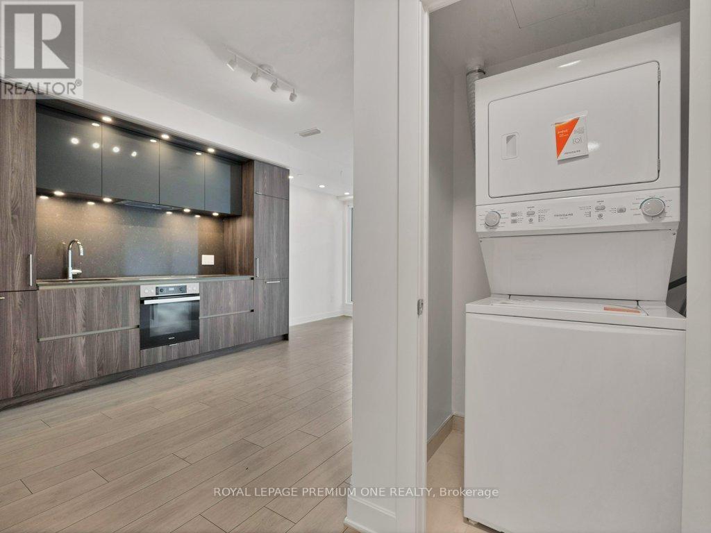 710 - 15 Mercer Street, Toronto, ON - Indoor Photo Showing Laundry Room