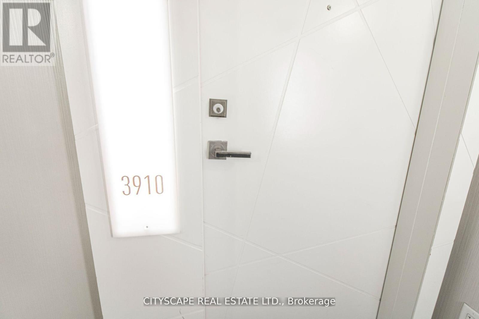 3910 - 12 York Street, Toronto, ON -
